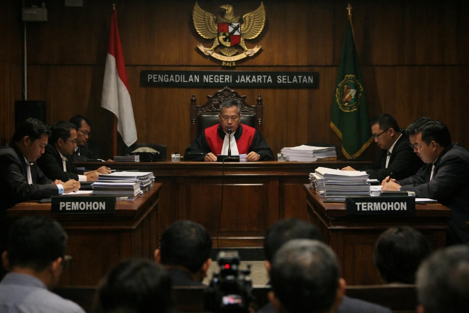 polri merespons gugatan febrie dengan dukungan kejaksaan agung, memohon hakim untuk menolak praperadilan demi menjaga keadilan dan penegakan hukum.
